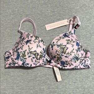 Victoria’s Secret Body By Victoria Push Up Bra Size 34B